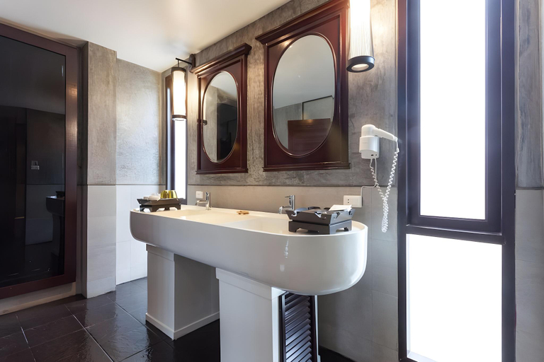 Bathroom 5, The Briza Beach Resort, Ko Samui