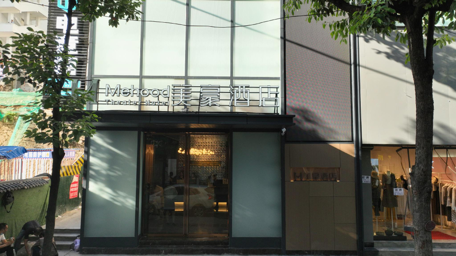 Exterior & Views
