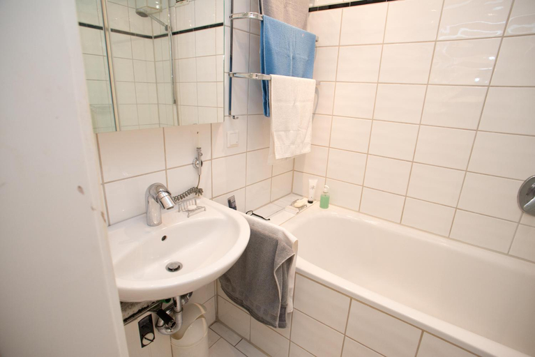 Others 4, Apartement mit Dachterrasse - bei Curth klingen - Teilen Sie uns Ihre Ankunfszeit mit, Düsseldorf