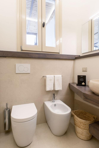 Bathroom 3, Palazzo Frangipane, Lecce