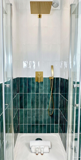 Bathroom 4, 1545 Croix-Nivert, Paris