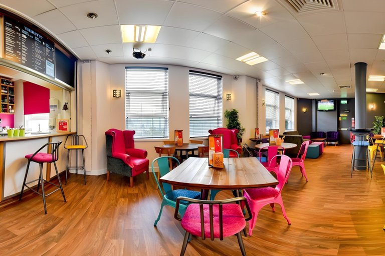 Food & Drinks 4, YHA London Thameside Hostel, London