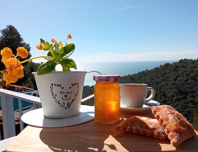 Food & Drinks 4, Message in a Bottle Bed and Breakfast, Imperia