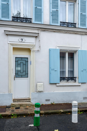 Exterior & Views