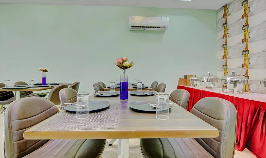 Food & Drinks, Hotel The Benz, Sahibzada Ajit Singh Nagar