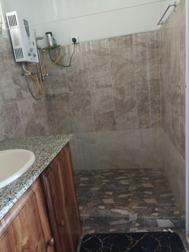 Bathroom 4, Bois Gournable