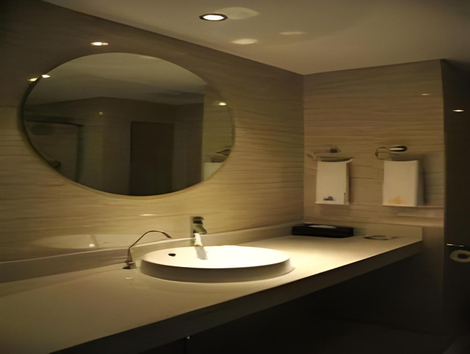 Bathroom 3, Luoyang Aviation Hotel, Luoyang