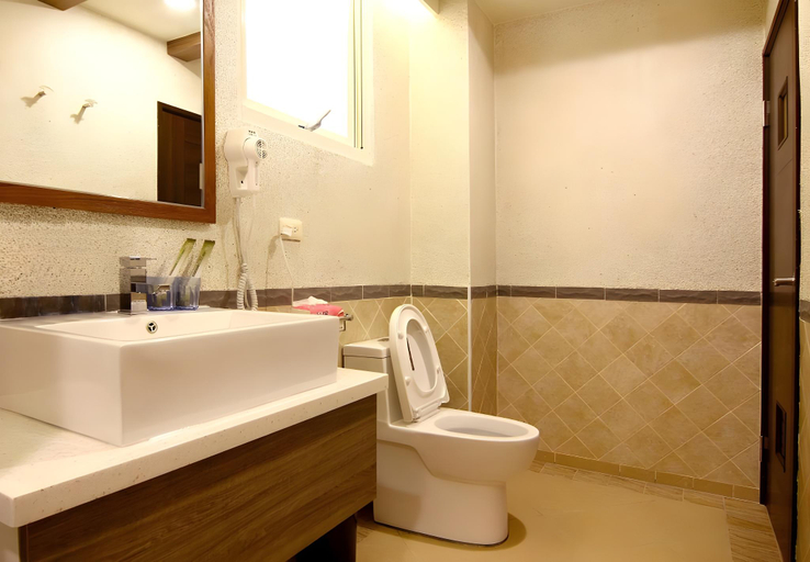 Bathroom 2, THEDAY B&B, Penghu
