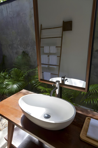 Bathroom 5, ISLAND CENTER POINT, Sihanoukville