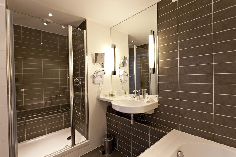 Bathroom 5, Najeti Golf Hotel de Valescure, Var