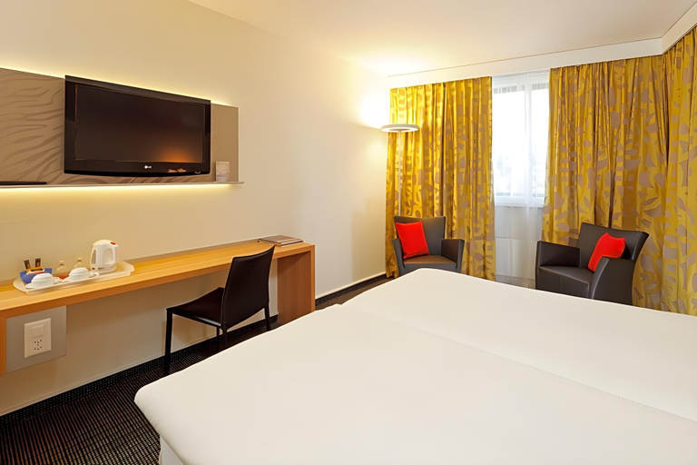 Bedroom 3, Hotel Metropol Basel, Basel