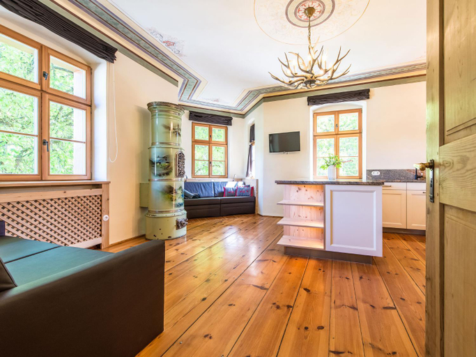Others 5, Apartments Ansitz Wildberg, Bolzano