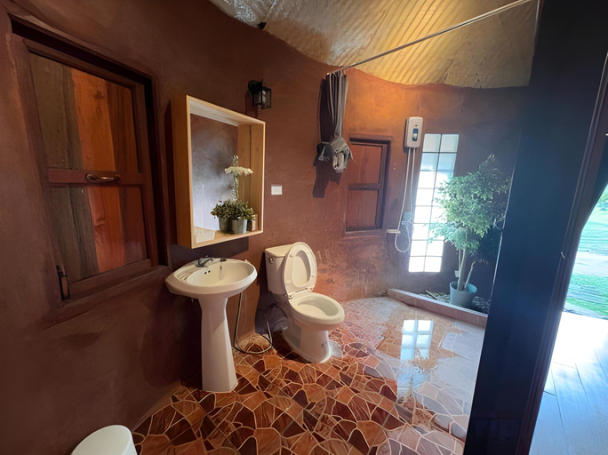 Bathroom 3, Khao Yai Lake Hill Resort, Pak Chong