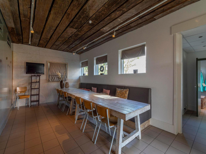 Others 5, Spacious Villa with garden, Zijpe