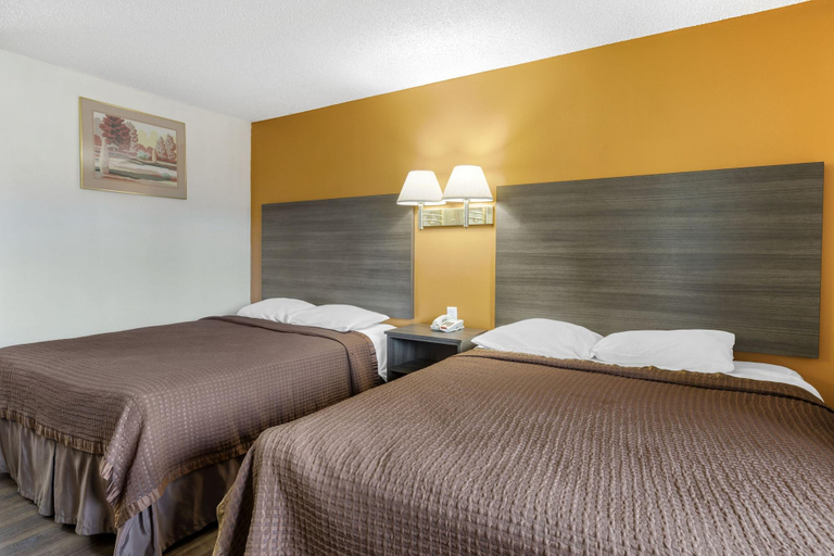 Bedroom 2, Riverside Inn & Suites, Riverside