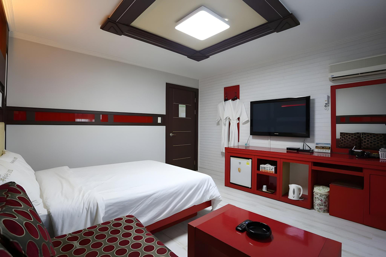 Bedroom 2, Gangneung Gyeongpodae Paradise , Gangneung