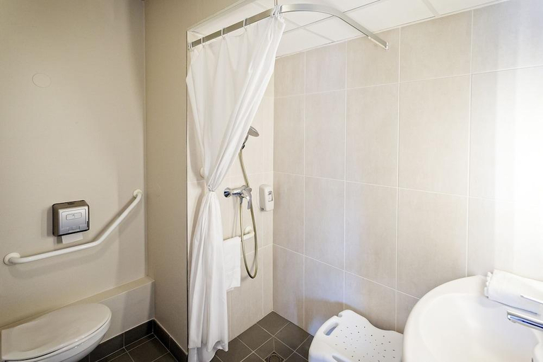 Bathroom, B&B Hotel Bordeaux Lac sur Bruges, Gironde