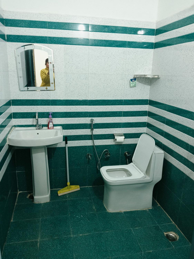 Bathroom 5, Himalaya's Beautiful Hills, Uttarkashi
