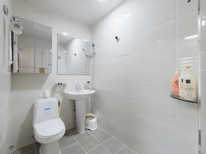 Bathroom 5, Hub Guesthouse, Jung