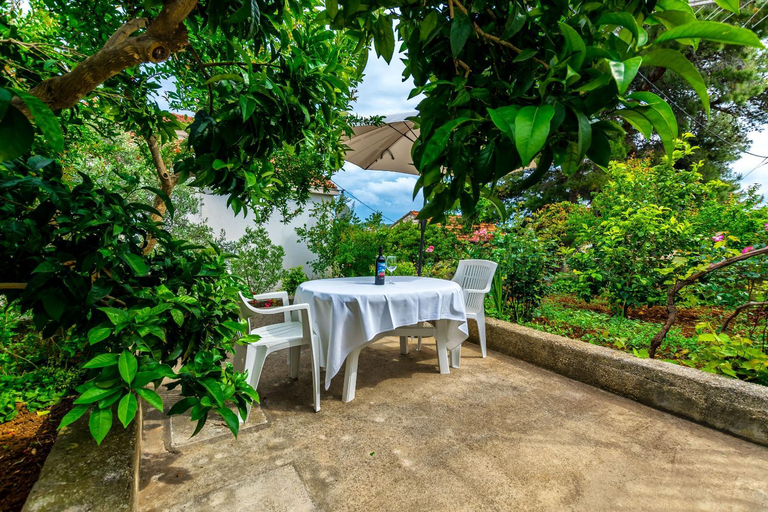 Food & Drinks, Apartments Dado, Lumbarda