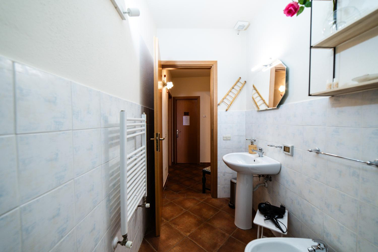 Bathroom 3, Casa Fiore del Borgo, Catania
