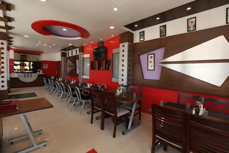 Food & Drinks 4, Hotel Silver Oak, The Nilgiris