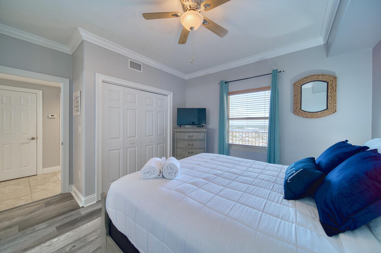 Bedroom 3, Treasure Island 1510, Bay