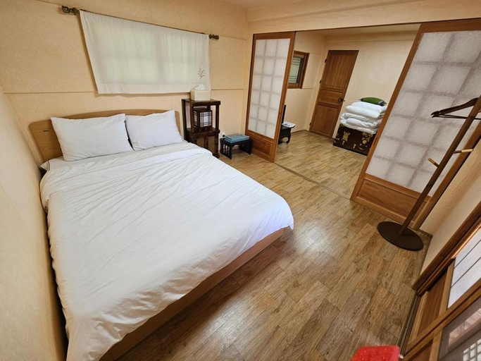 Bedroom 2, Namgye Ilodang Hanok Stay, Hamyang