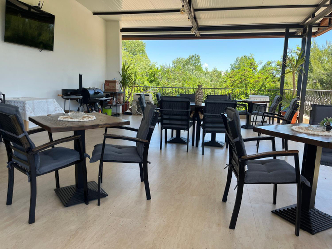 Food & Drinks 4, Kollari Apartments