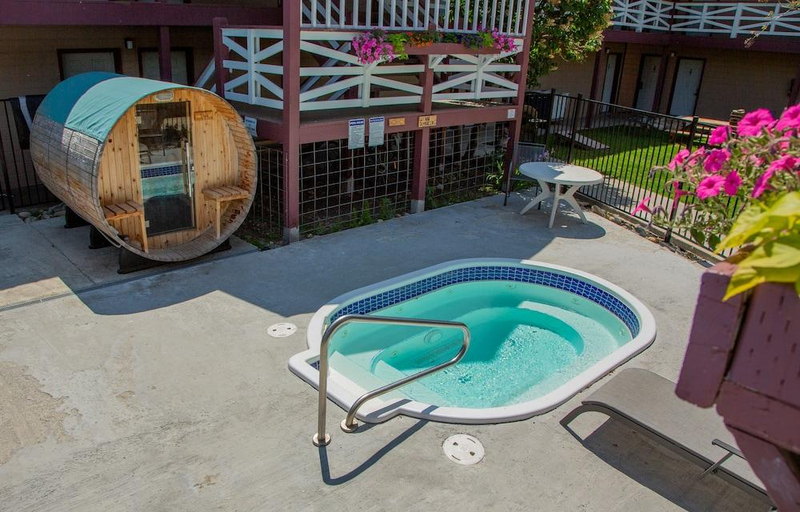Sport & Beauty 5, AbbyCreek Inn, Okanogan