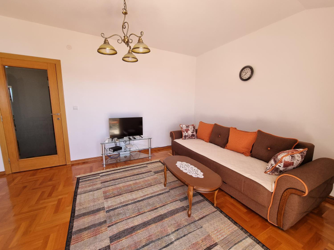 Others 5, Apartment Brace Grakalica 20b