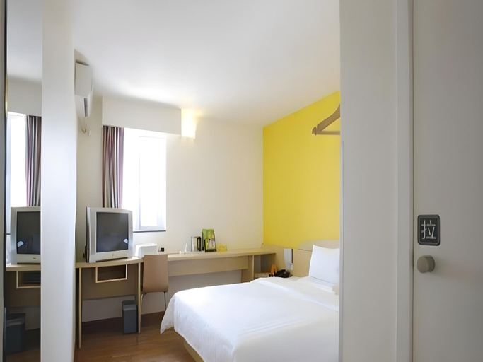 Bedroom 2, 7 Days Inn Luoyang Wangcheng Park Metro Station, Luoyang