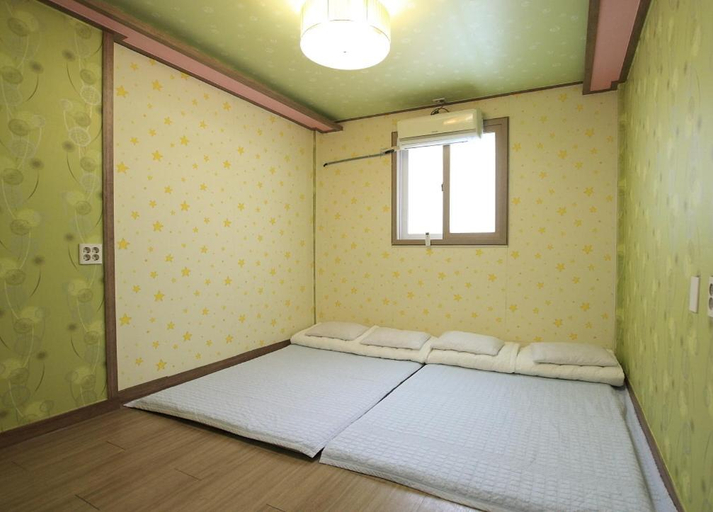 Bedroom 2, Gyeongju Guesthouse Friend, Gyeongju
