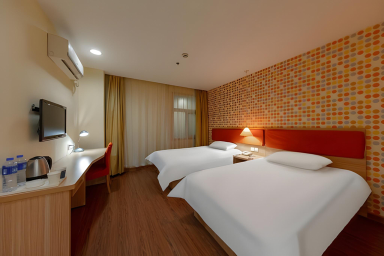 Bedroom 2, Home Inn Neo Zhenjiang Railway Station Zhongshan Bridge RT-Mart, Zhenjiang