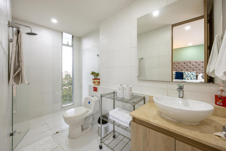 Bathroom 2, Apartamentos Borbon Suites, Medellín