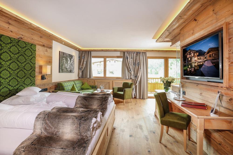 Bedroom 3, Verwohnhotel Kristall, Schwaz
