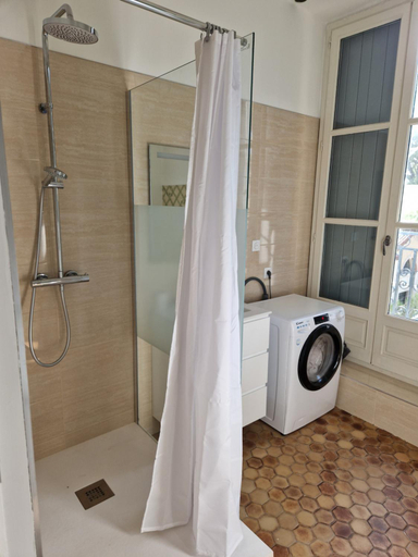 Bathroom 4, Chateau de Bayssan, Hérault