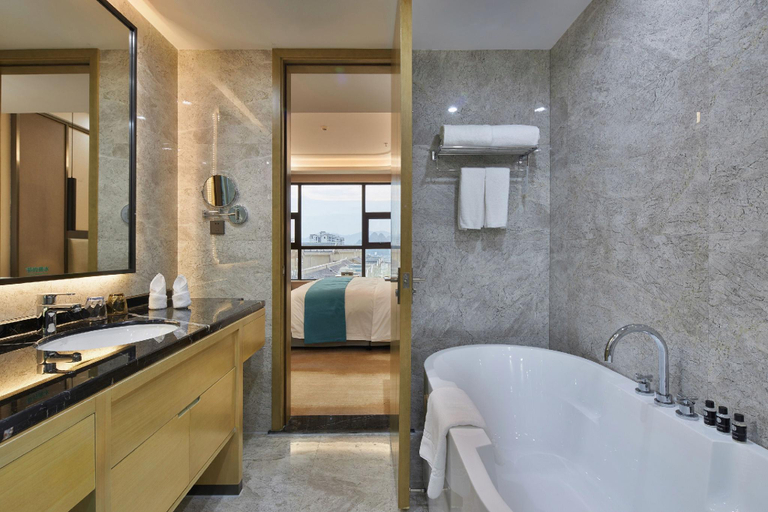 Bathroom 3, Yuanbao Shan Hotel, Liuzhou