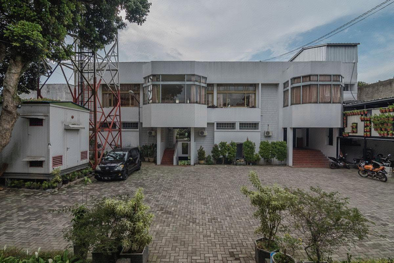 Exterior & Views