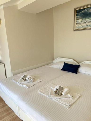 Bedroom 2, Xanadu Hotel