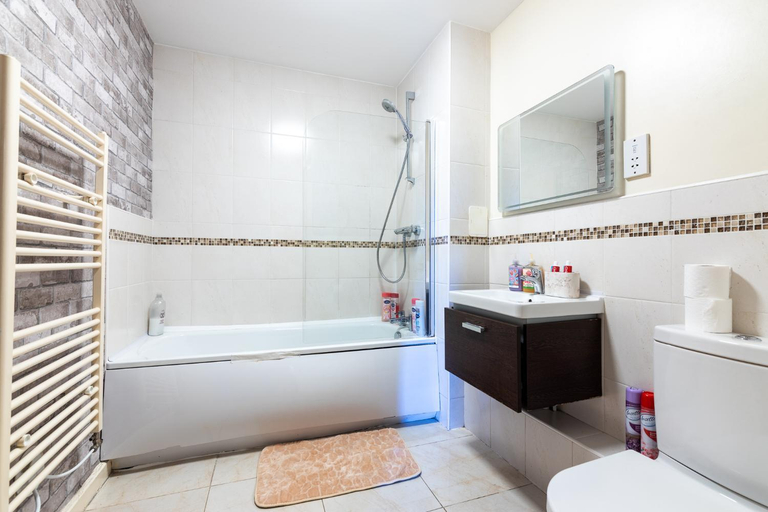 Bathroom 3, FIve Star Rated Condo, Manchester