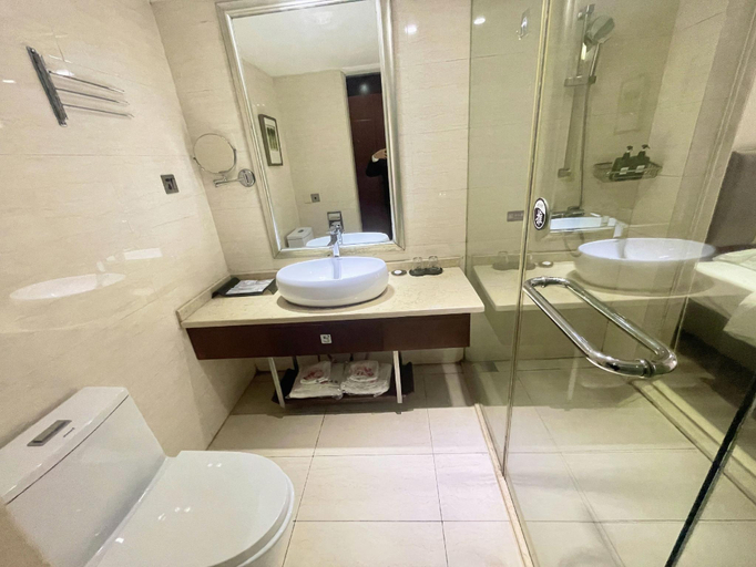 Bathroom 3, Tulips International Hotel, Beihai