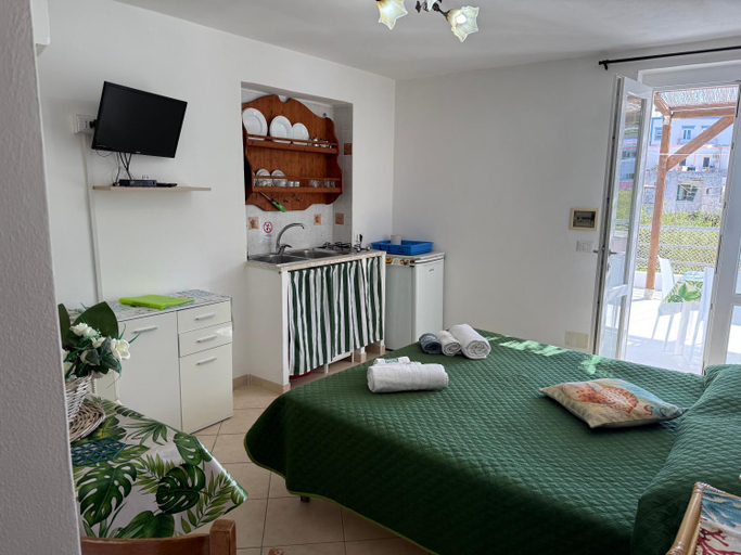 Others 5, Ponzamania Appartamenti da Silverio, Latina