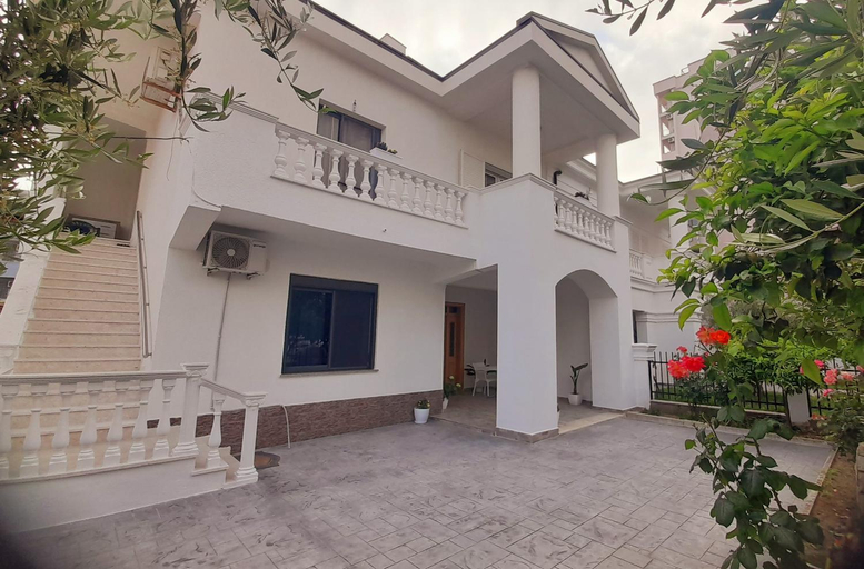 Others 4, Villa Kurti, Durrësit