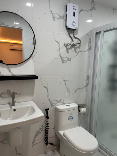 Bathroom 3, FountainBlue Hotel and Banquet Hall, Daraga
