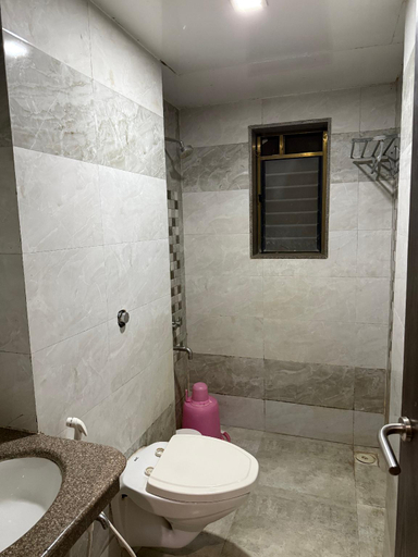 Bathroom 4, Hotel Sai Suraj Park, Ahmadnagar