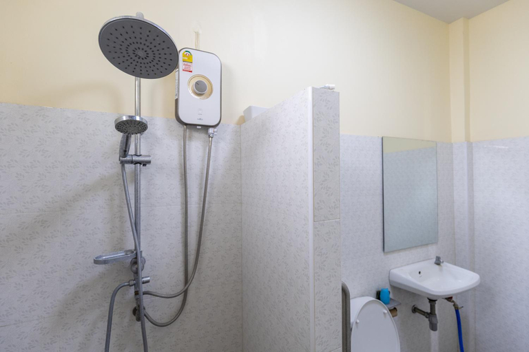 Bathroom 4, Narucha Farmstay, Muang Kanchanaburi