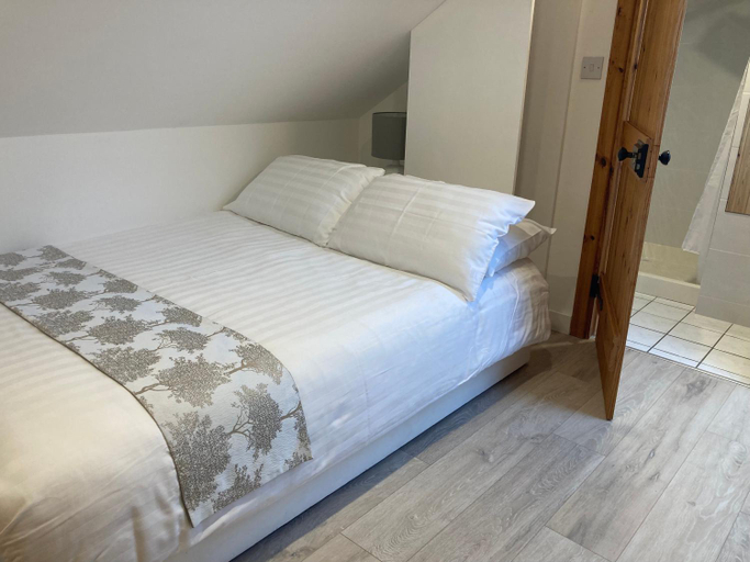 Bedroom 2, Cille Apartments, Ballyferriter village