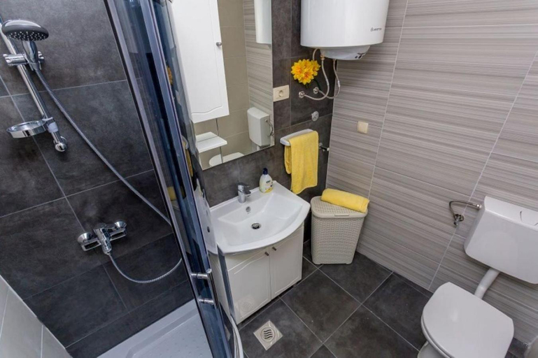 Others 3, Apartman u kuci s bazenom - hacienda, Baška