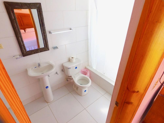 Bathroom, Best Time Hotel, Port-au-Prince